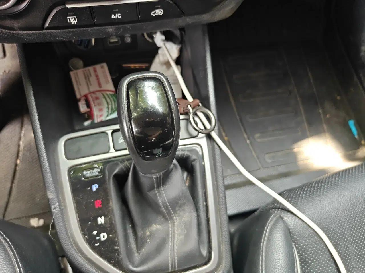 Hyundai ix25 2015 1.6L Automatic Two-Wheel Drive Smart GLS Trim — миниатюра 14