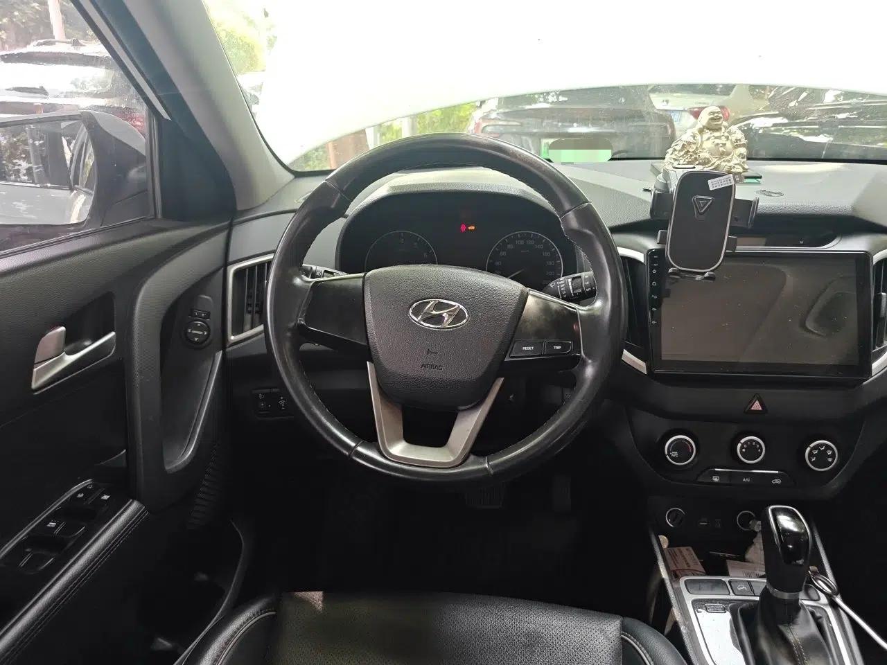 Hyundai ix25 2015 1.6L Automatic Two-Wheel Drive Smart GLS Trim — миниатюра 10