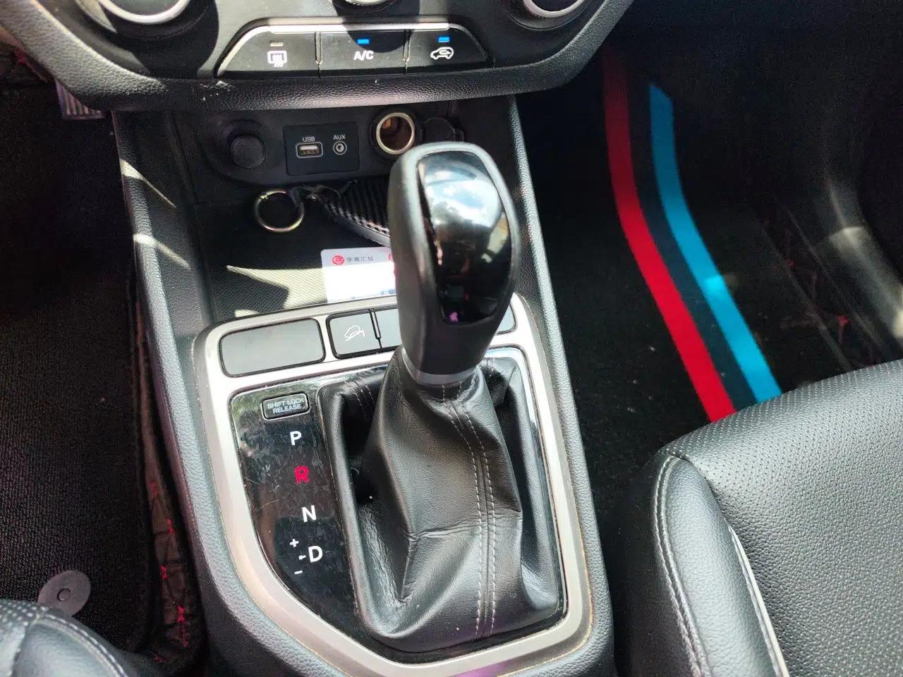 Hyundai ix25 2015 1.6L Automatic Two-Wheel Drive Smart GLS Trim — миниатюра 14