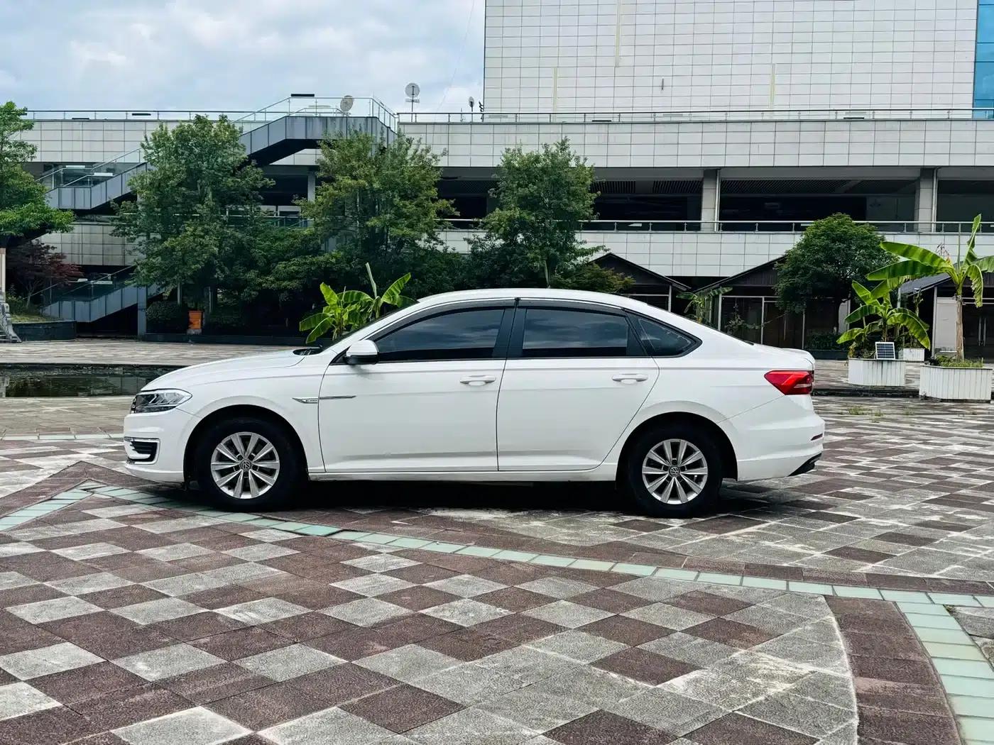 2019 Volkswagen Lavida EV Premium Edition — миниатюра 3