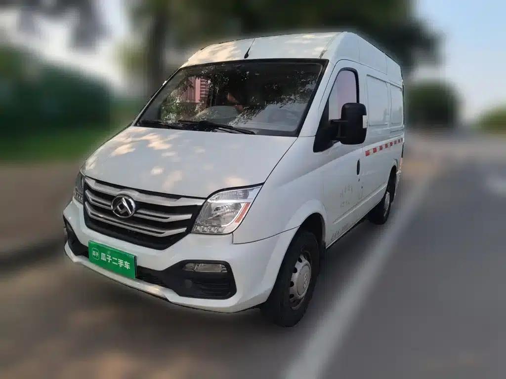 Xintu V80 2019 2.0T Plus 6-speed manual van, short wheelbase, mid-roof, 2-3 seater — миниатюра 1