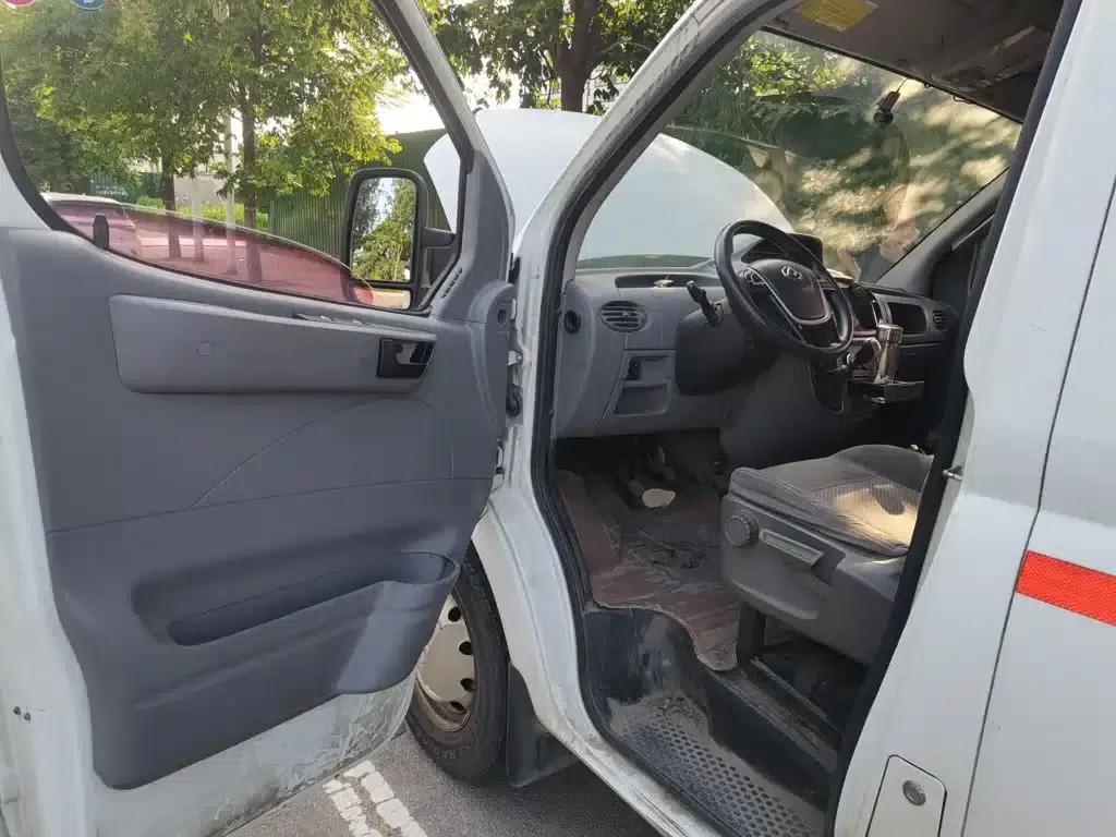 Xintu V80 2019 2.0T Plus 6-speed manual van, short wheelbase, mid-roof, 2-3 seater — миниатюра 13