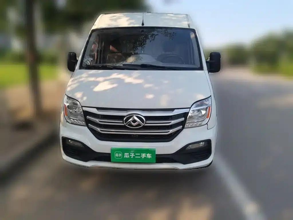 Xintu V80 2019 2.0T Plus 6-speed manual van, short wheelbase, mid-roof, 2-3 seater — миниатюра 3