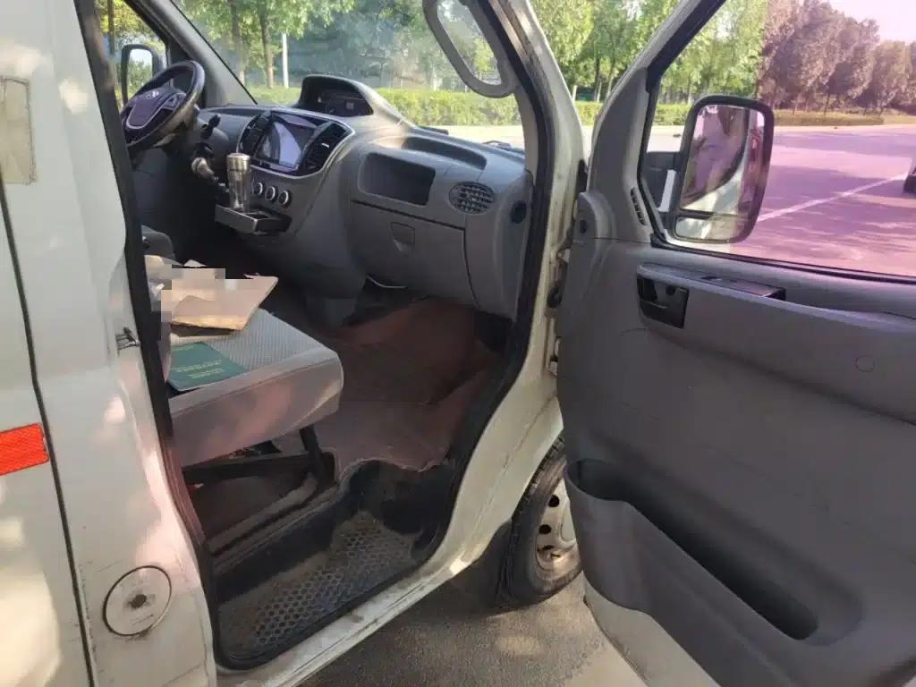 Xintu V80 2019 2.0T Plus 6-speed manual van, short wheelbase, mid-roof, 2-3 seater — миниатюра 22
