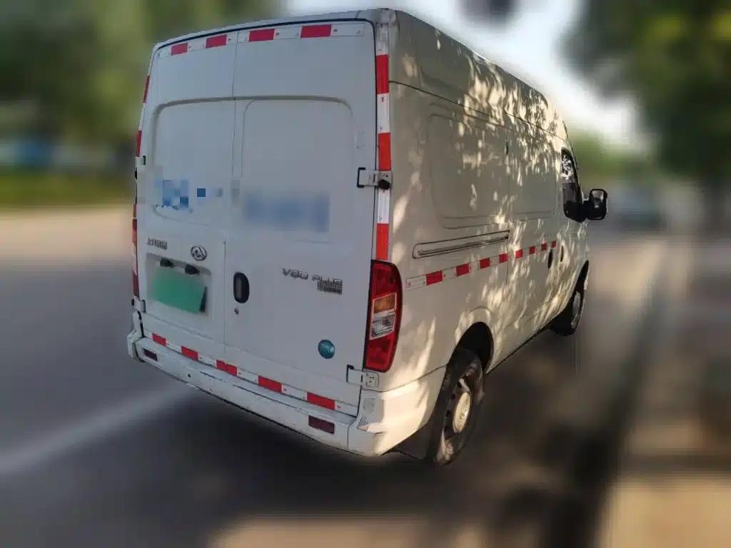 Xintu V80 2019 2.0T Plus 6-speed manual van, short wheelbase, mid-roof, 2-3 seater — миниатюра 5