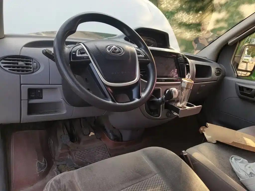 Xintu V80 2019 2.0T Plus 6-speed manual van, short wheelbase, mid-roof, 2-3 seater — миниатюра 6