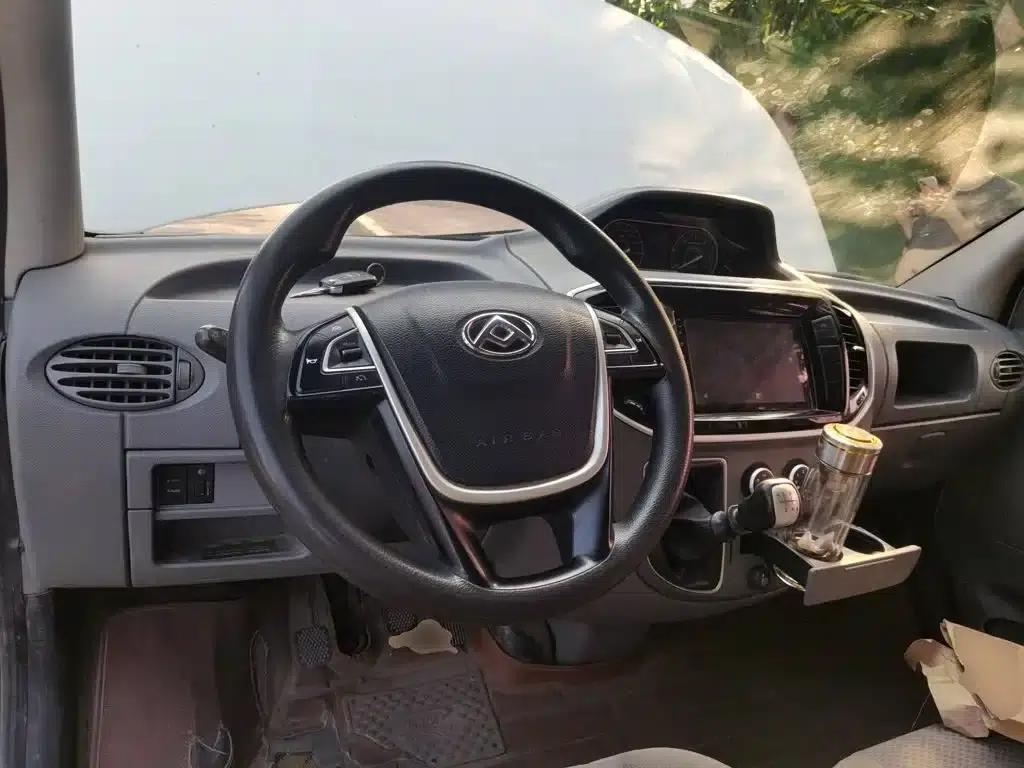 Xintu V80 2019 2.0T Plus 6-speed manual van, short wheelbase, mid-roof, 2-3 seater — миниатюра 7