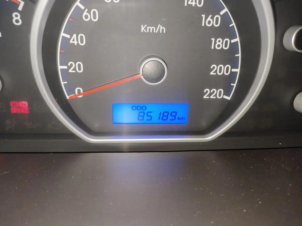 Hyundai Celesta 2011 1.6L Manual Comfort Edition — миниатюра 12