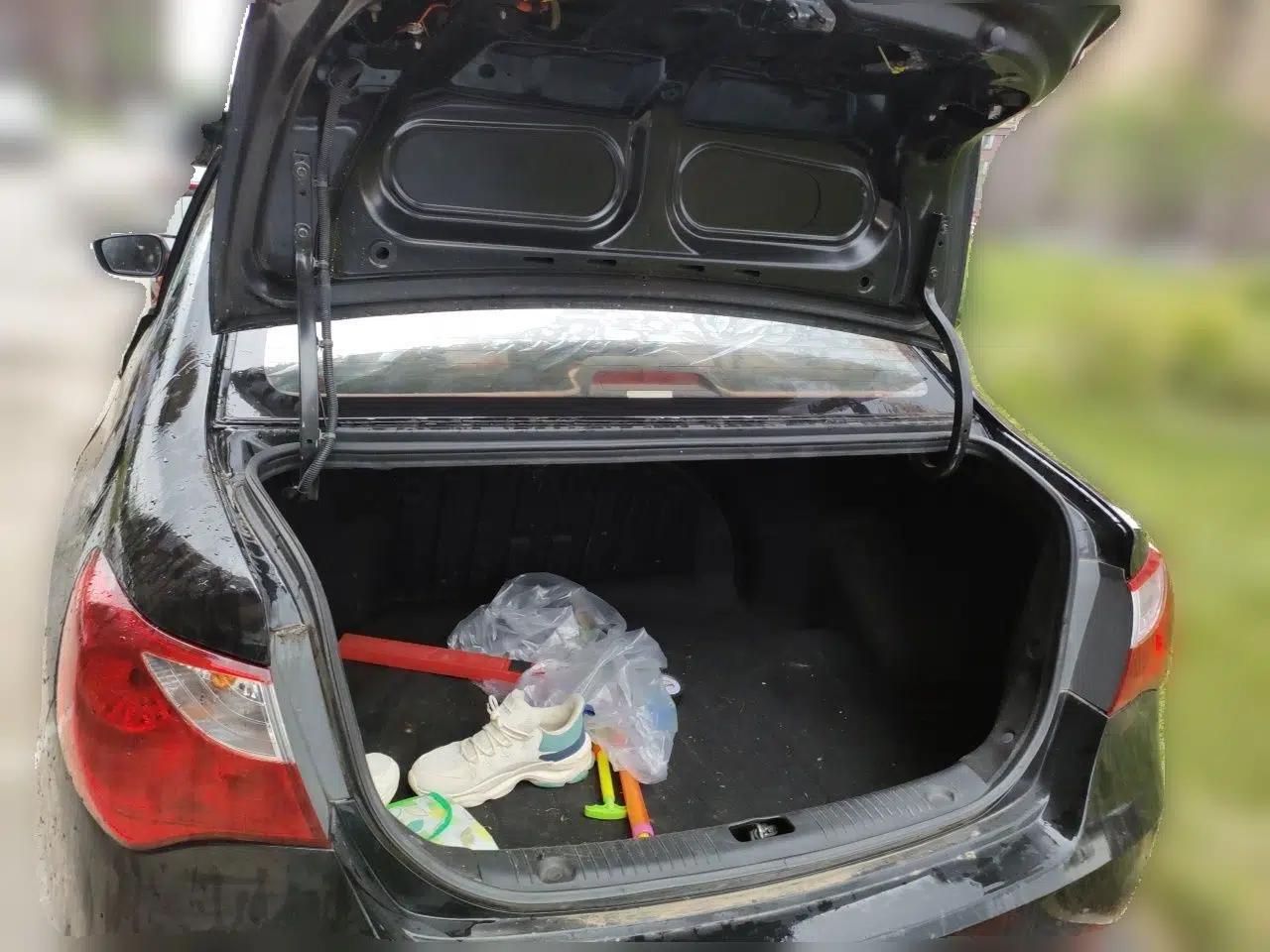Hyundai Celesta 2011 1.6L Manual Comfort Edition — миниатюра 19