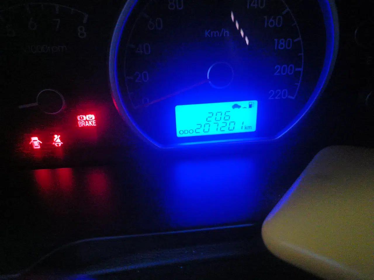 Hyundai Celesta 2011 1.6L Manual Luxury Model — миниатюра 12
