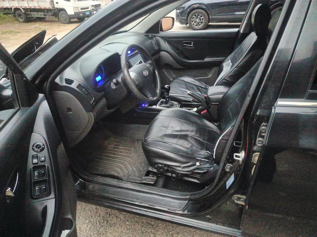 Hyundai Celesta 2011 1.6L Manual Luxury Model — миниатюра 15