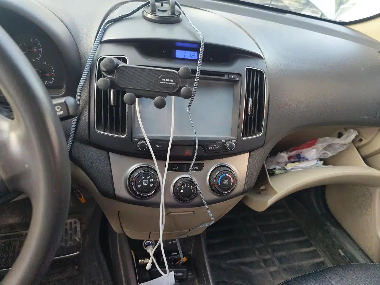 Hyundai Celesta 2011 1.6L Manual Luxury Model — миниатюра 13