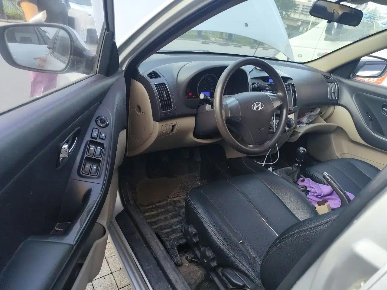 Hyundai Celesta 2011 1.6L Manual Luxury Model — миниатюра 16