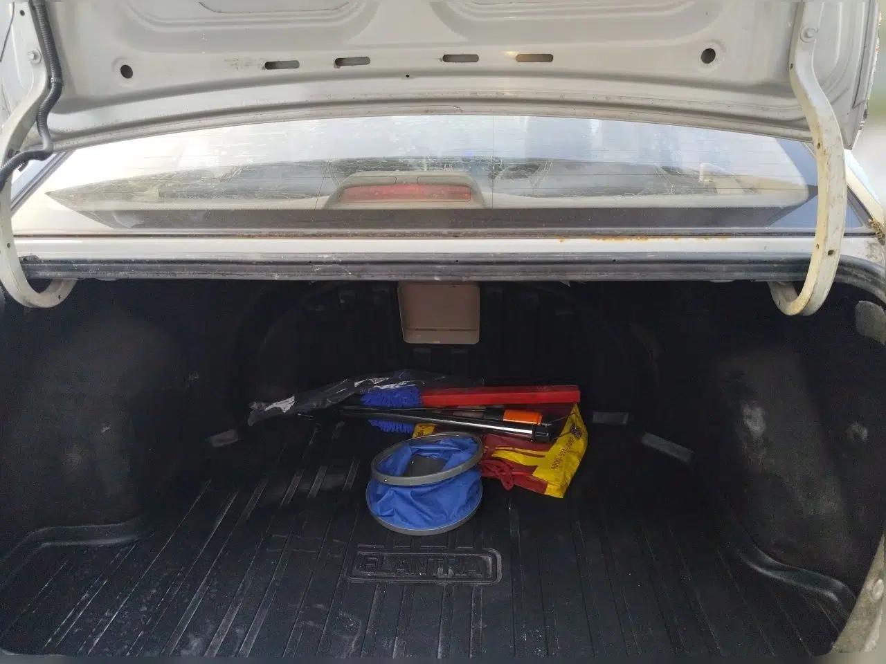 Hyundai Celesta 2011 1.6L Manual Luxury Model — миниатюра 19
