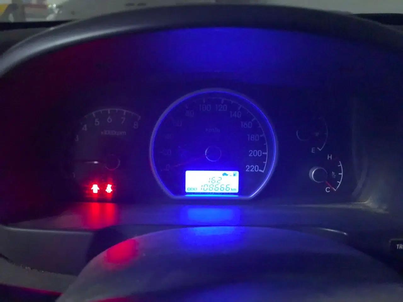 Hyundai Celesta 2011 1.6L Manual Luxury Model — миниатюра 11