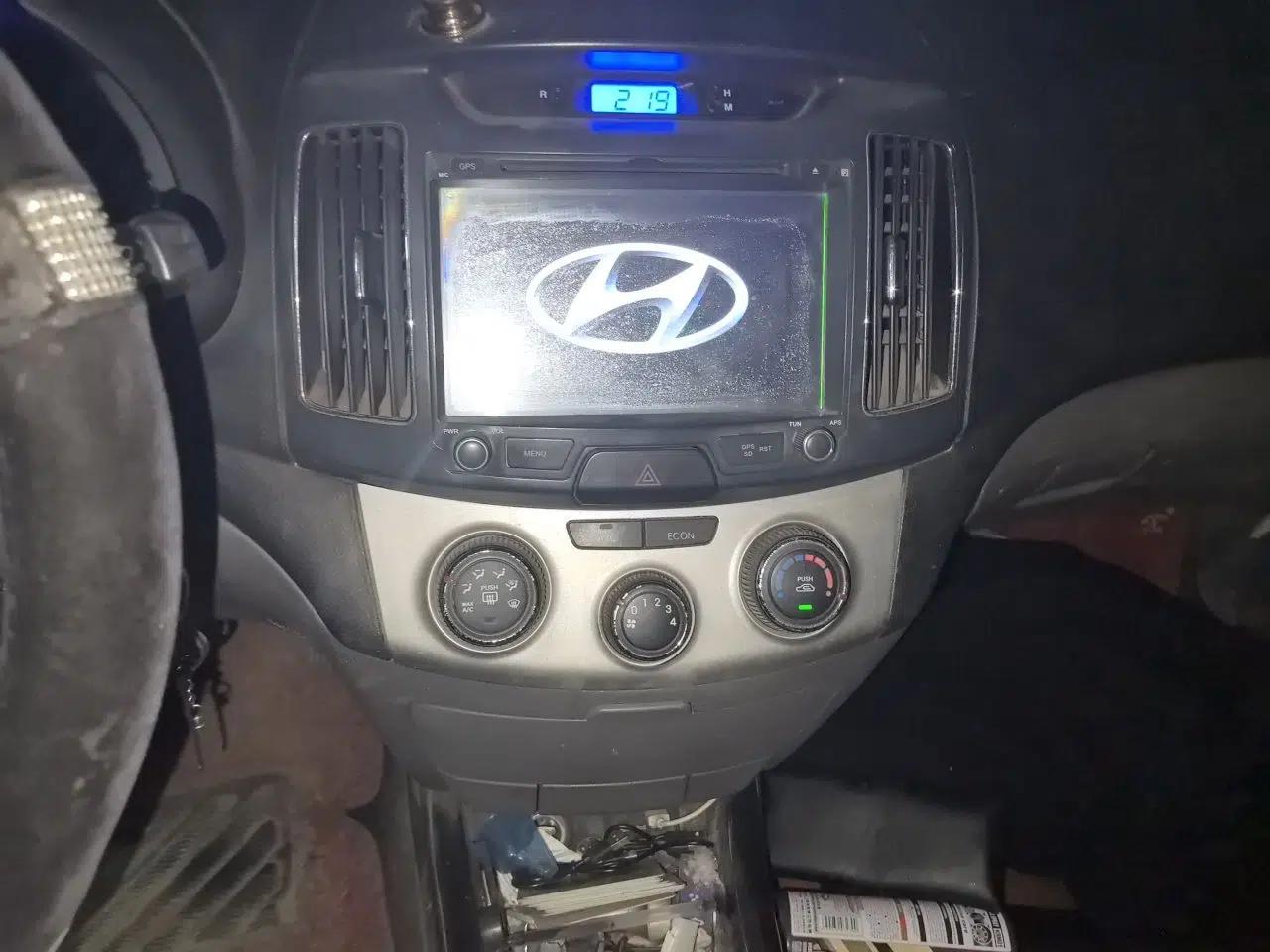Hyundai Celesta 2011 1.6L Manual Luxury Model — миниатюра 13