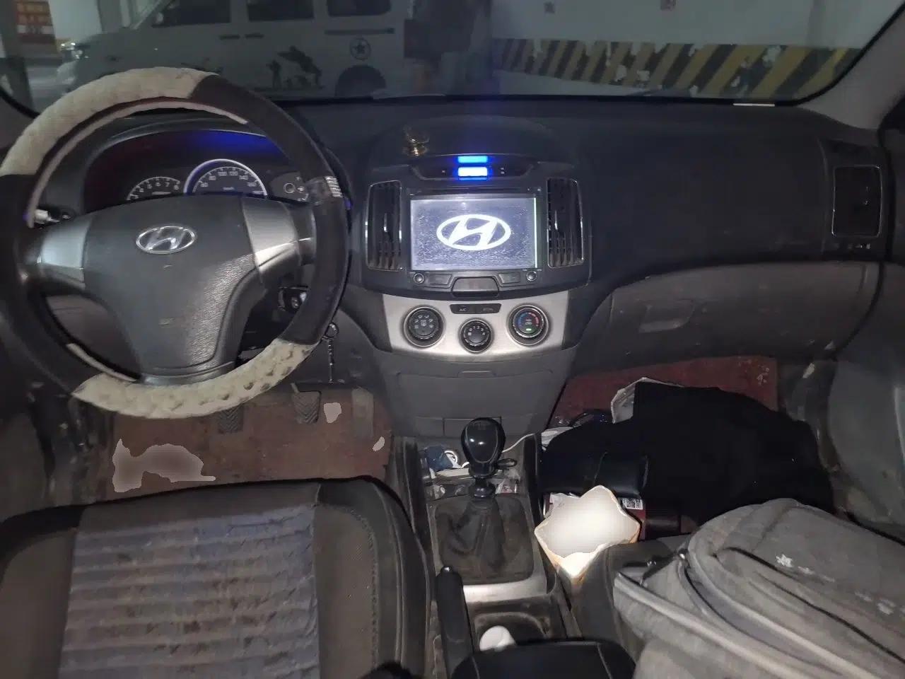 Hyundai Celesta 2011 1.6L Manual Luxury Model — миниатюра 9