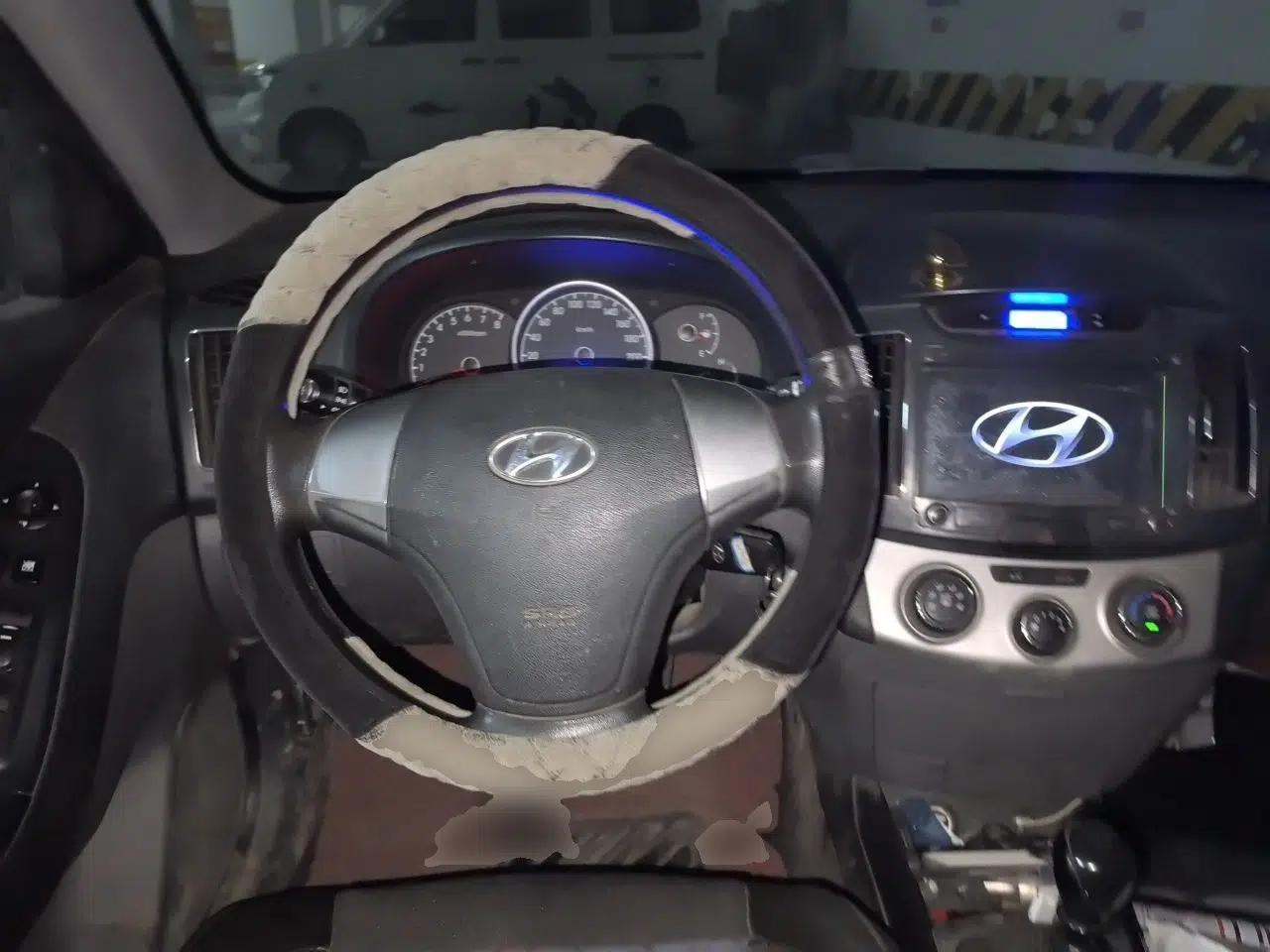 Hyundai Celesta 2011 1.6L Manual Luxury Model — миниатюра 10