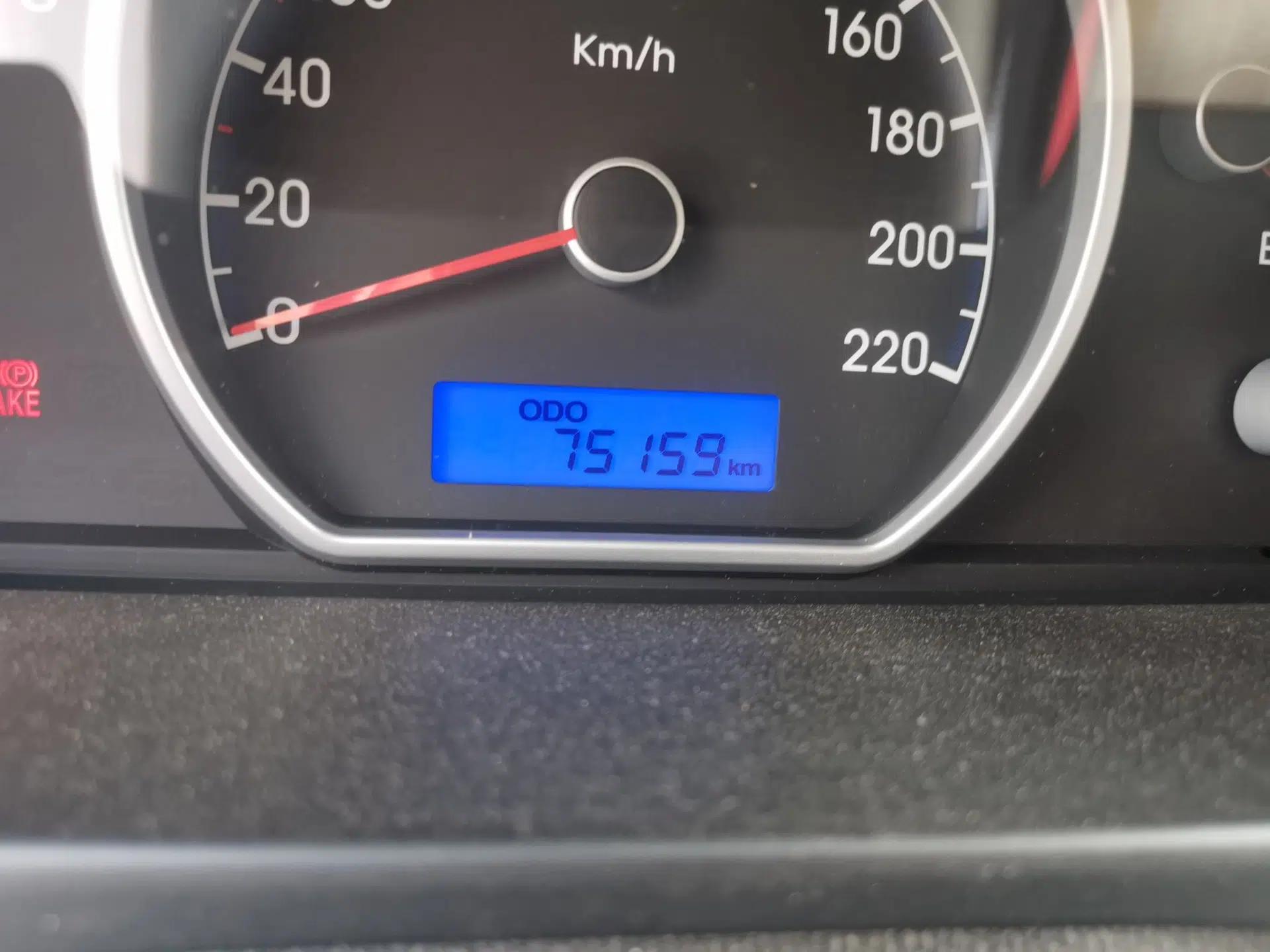 Hyundai Celesta 2016 1.6L Manual Joy Edition — миниатюра 12