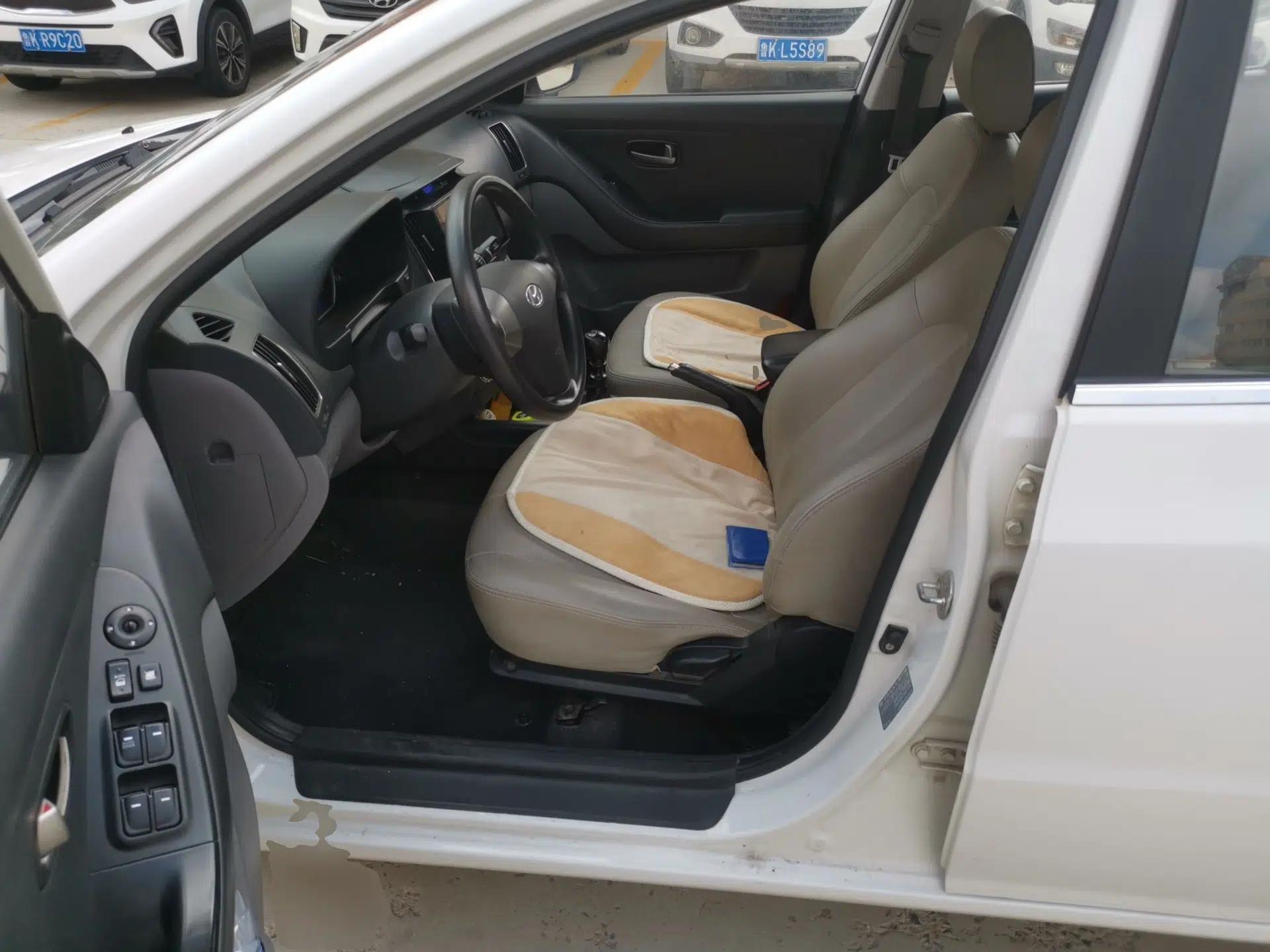 Hyundai Celesta 2016 1.6L Manual Joy Edition — миниатюра 15