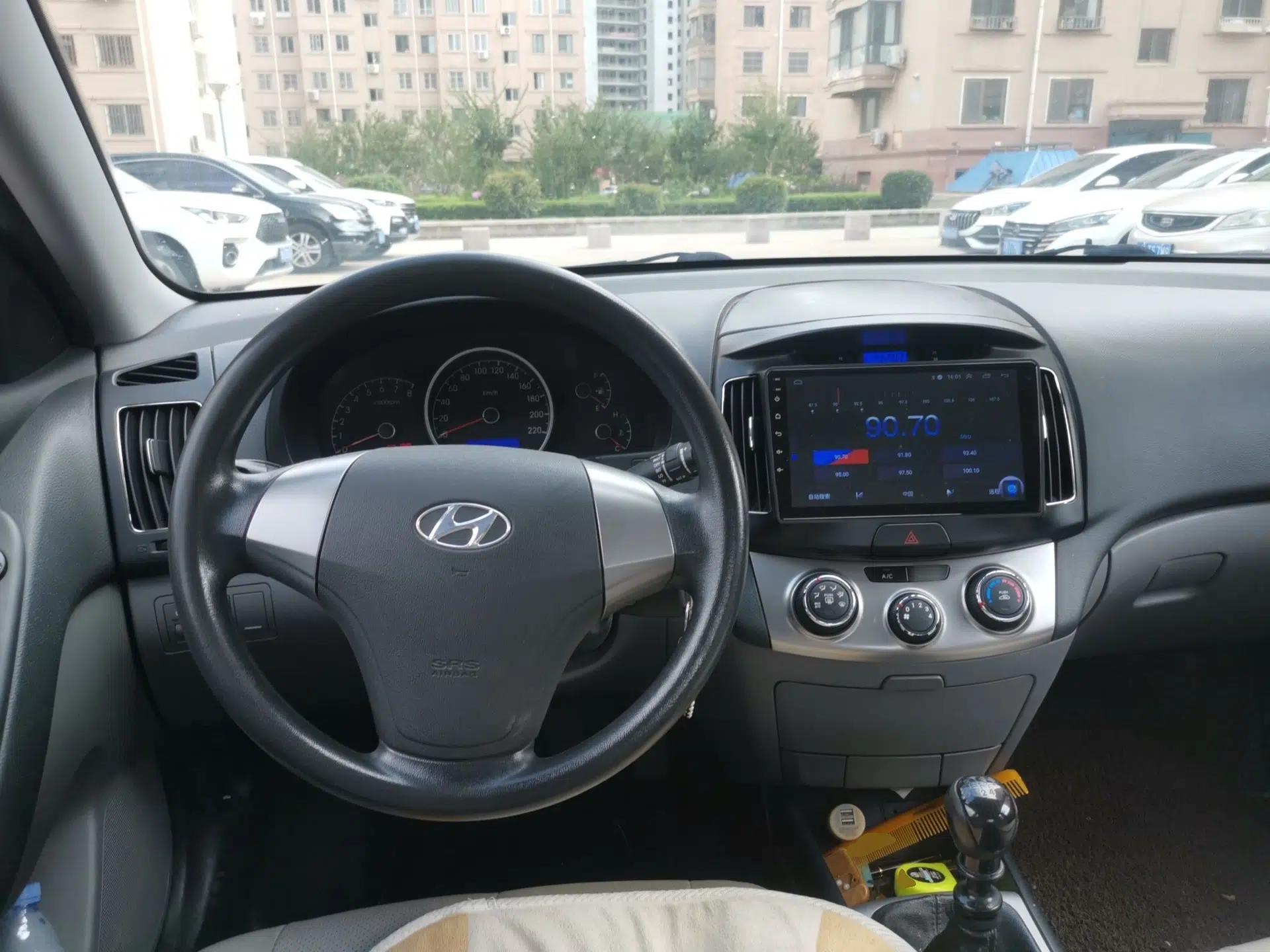 Hyundai Celesta 2016 1.6L Manual Joy Edition — миниатюра 9