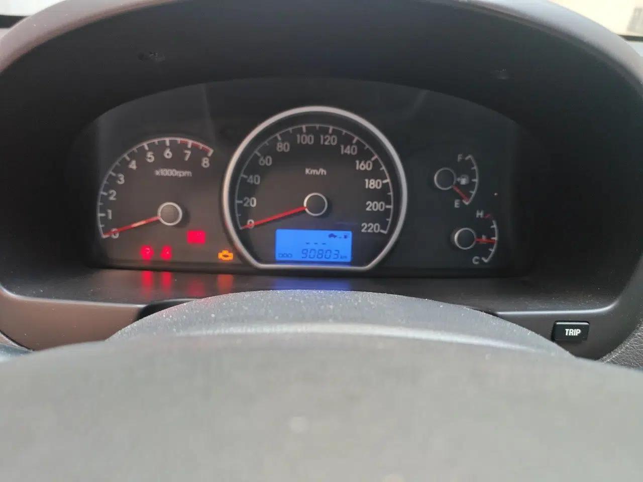 Hyundai Celesta 2011 1.6L Manual Luxury Model — миниатюра 11