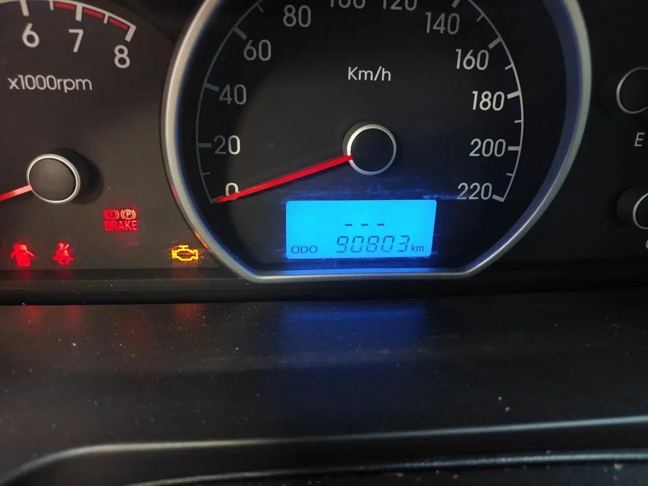 Hyundai Celesta 2011 1.6L Manual Luxury Model — миниатюра 12