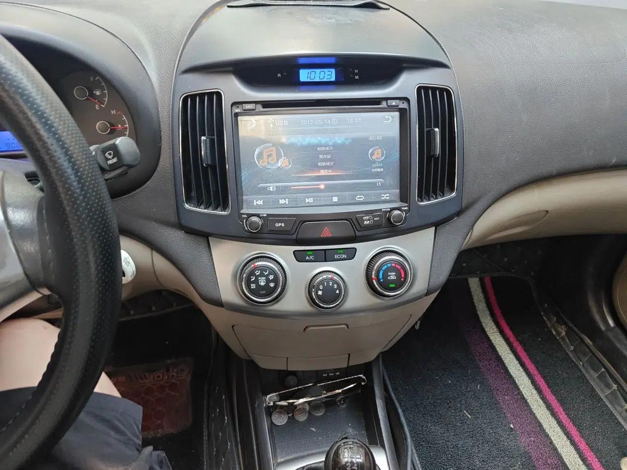 Hyundai Celesta 2011 1.6L Manual Luxury Model — миниатюра 13