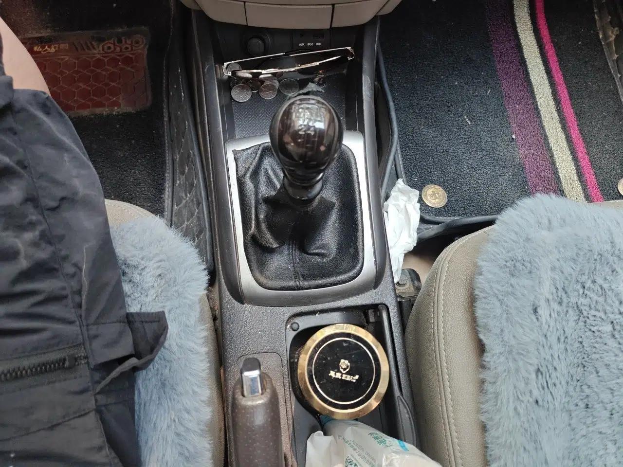 Hyundai Celesta 2011 1.6L Manual Luxury Model — миниатюра 14