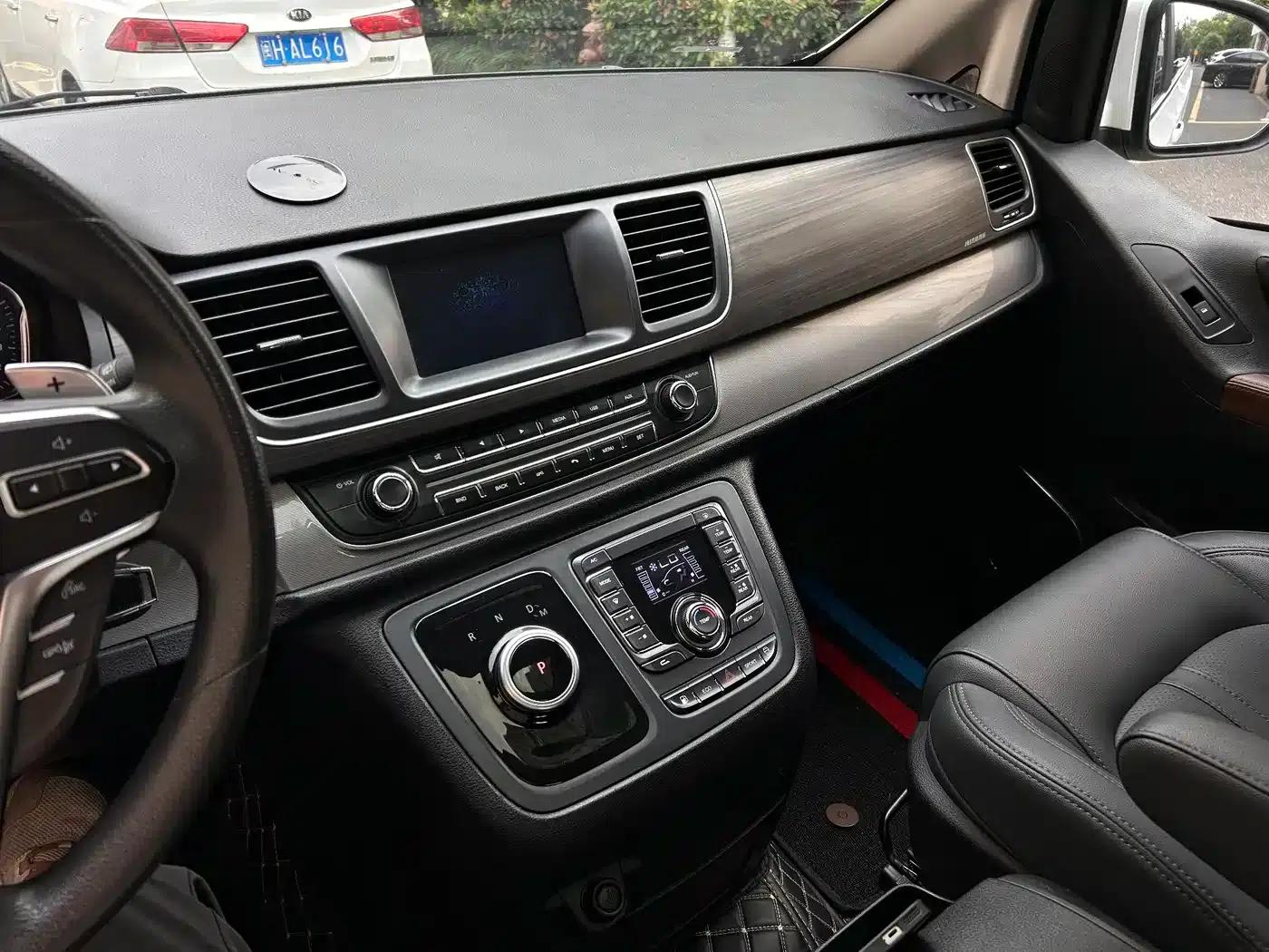 Maxus G10 2021 2.0T Automatic Elite Edition Gasoline 7-Seater — миниатюра 15