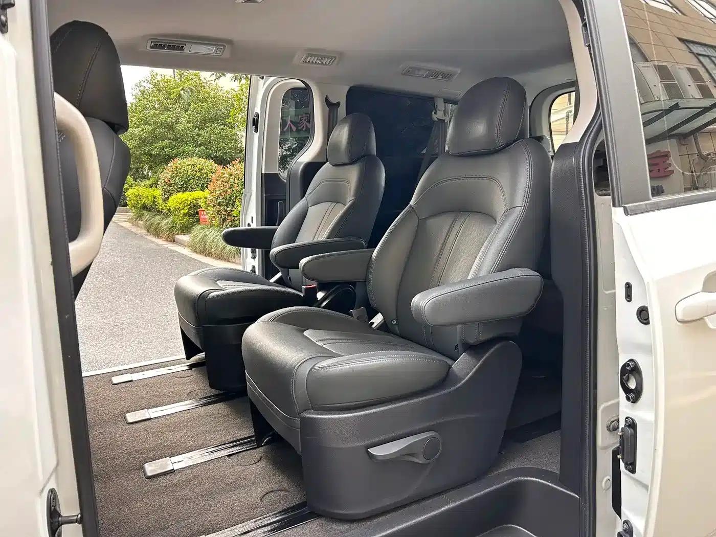 Maxus G10 2021 2.0T Automatic Elite Edition Gasoline 7-Seater — миниатюра 8