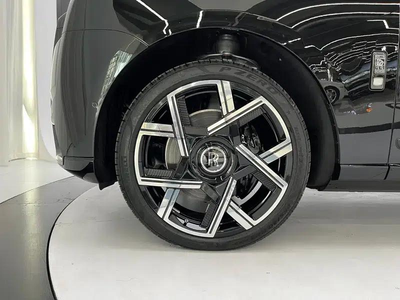 2026 Cullinan Black Badge — миниатюра 10