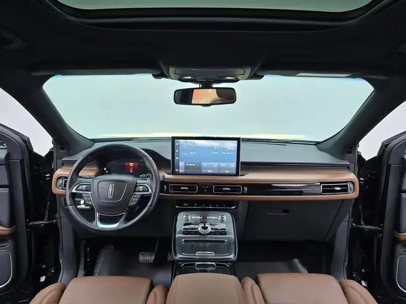 Navigator 2021 2.7T AWD Premium Edition — миниатюра 17