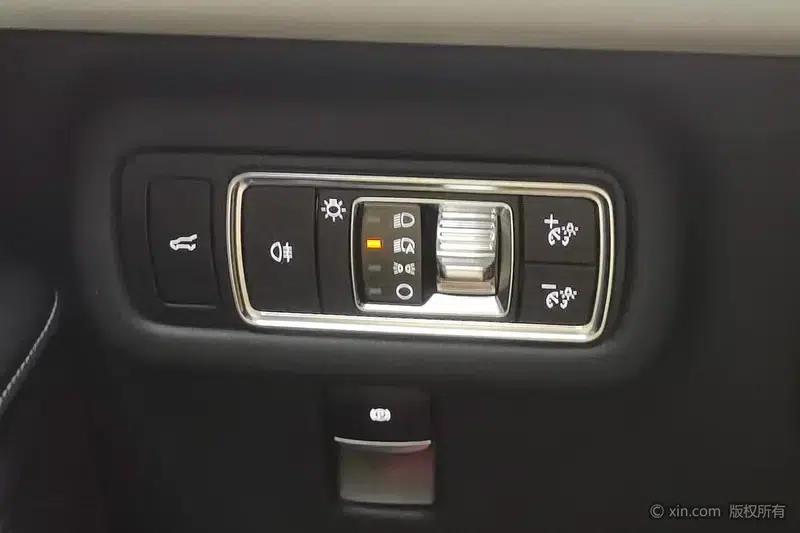 Navigator 2023 2.0T AWD Premium Edition — миниатюра 15