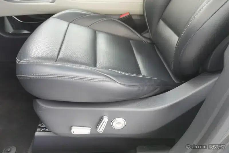 Navigator 2023 2.0T AWD Premium Edition — миниатюра 18