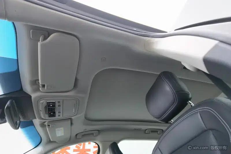 Navigator 2023 2.0T AWD Premium Edition — миниатюра 20