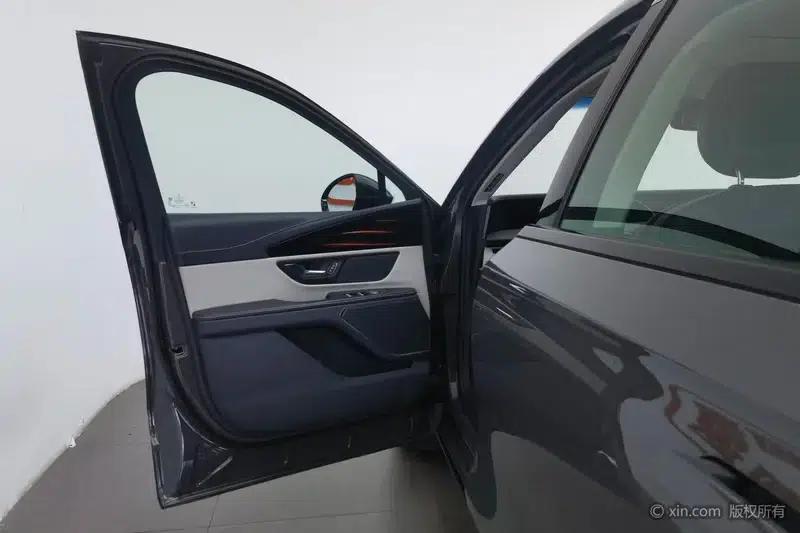 Navigator 2023 2.0T AWD Premium Edition — миниатюра 21