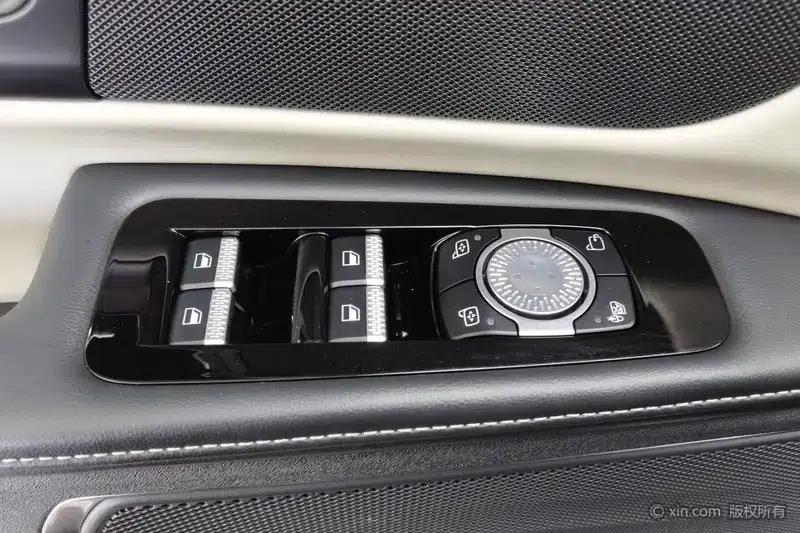 Navigator 2023 2.0T AWD Premium Edition — миниатюра 22