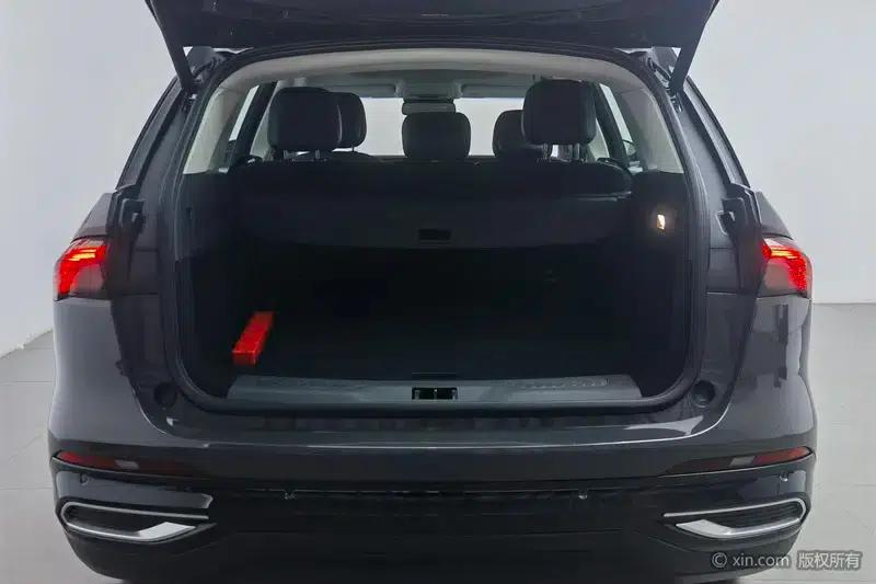 Navigator 2023 2.0T AWD Premium Edition — миниатюра 23