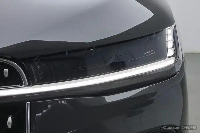 Navigator 2023 2.0T AWD Premium Edition — миниатюра 7