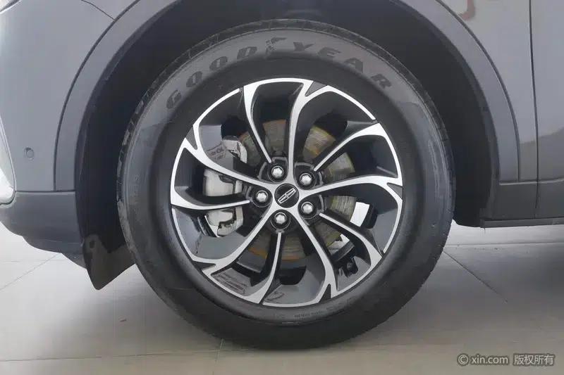Navigator 2023 2.0T AWD Premium Edition — миниатюра 8