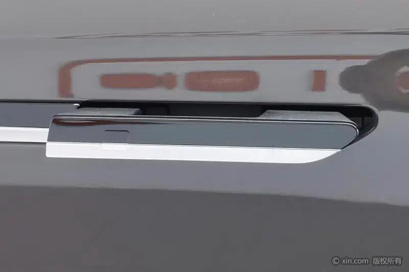 Navigator 2023 2.0T AWD Premium Edition — миниатюра 9