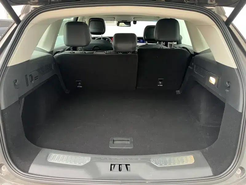 Navigator 2023 2.0T AWD Premium Edition — миниатюра 13