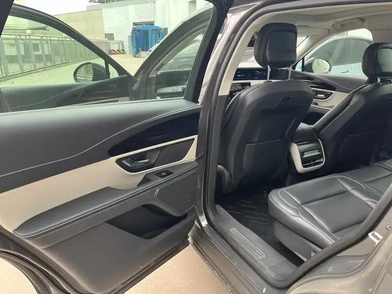 Navigator 2023 2.0T AWD Premium Edition — миниатюра 15