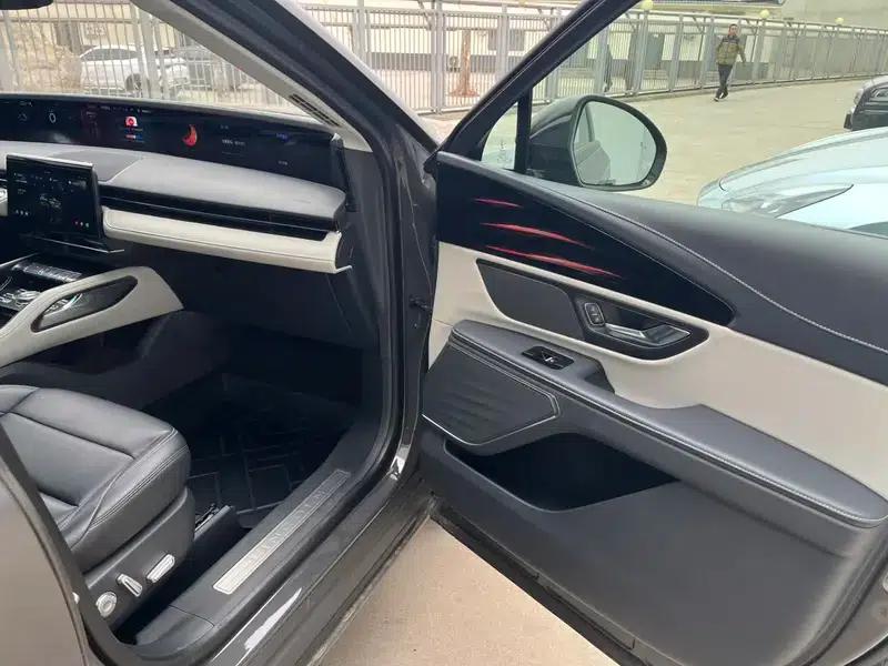 Navigator 2023 2.0T AWD Premium Edition — миниатюра 6