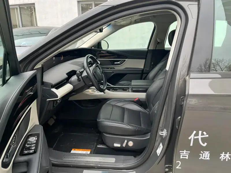 Navigator 2023 2.0T AWD Premium Edition — миниатюра 9