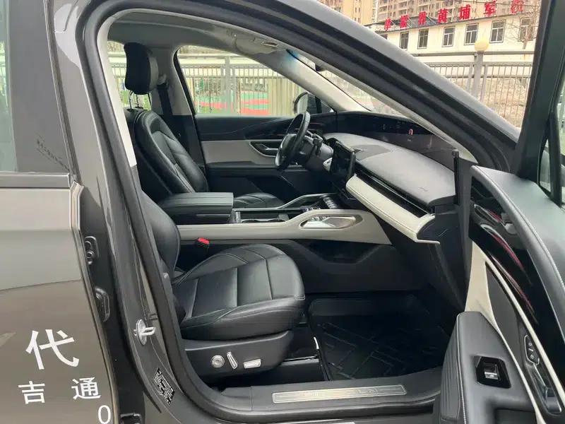 Navigator 2023 2.0T AWD Premium Edition — миниатюра 10