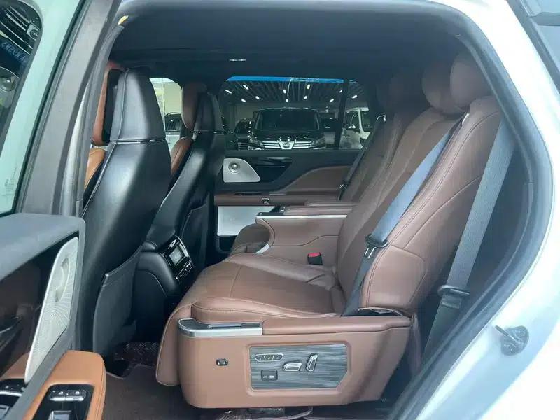 2020 Aviator 3.0T V6 AWD Executive Edition — миниатюра 13