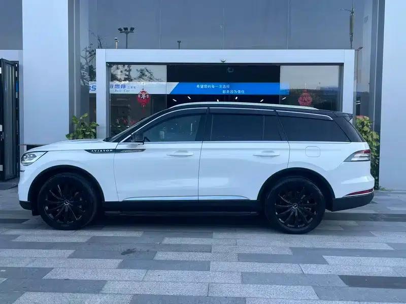 2020 Aviator 3.0T V6 AWD Executive Edition — миниатюра 3