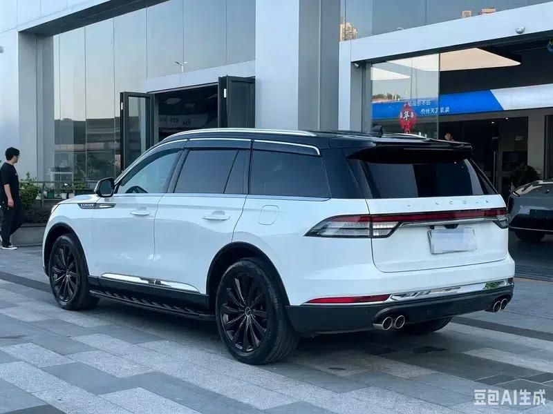 2020 Aviator 3.0T V6 AWD Executive Edition — миниатюра 4